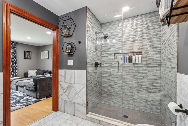 14165 Lindsay DRIVE, Brookfield, WI 53005