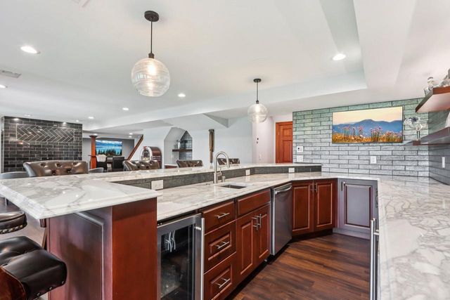 14165 Lindsay DRIVE, Brookfield, WI 53005