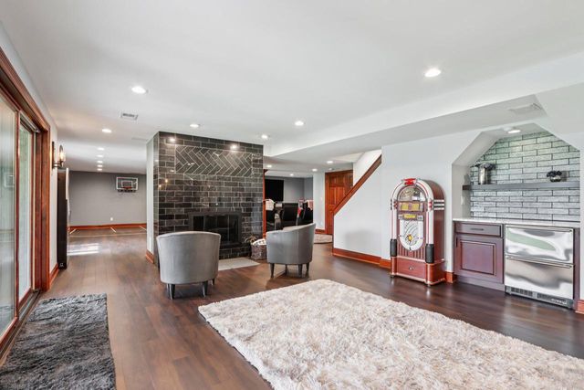 14165 Lindsay DRIVE, Brookfield, WI 53005