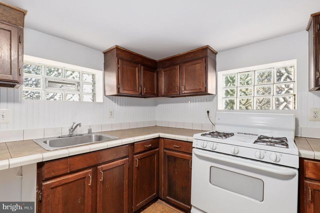 7 LODGE RD, Catonsville, MD 21228
