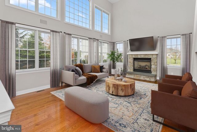 2 THORN LN, Chesterfield, NJ 08515