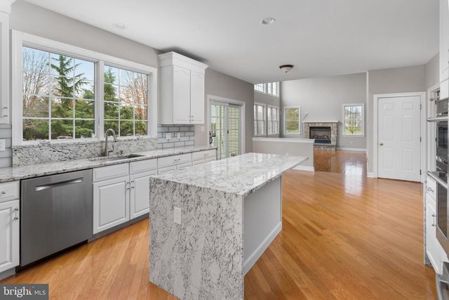 2 THORN LN, Chesterfield, NJ 08515