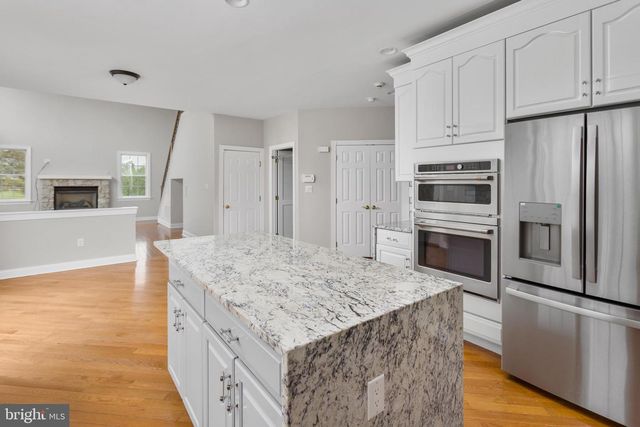 2 THORN LN, Chesterfield, NJ 08515