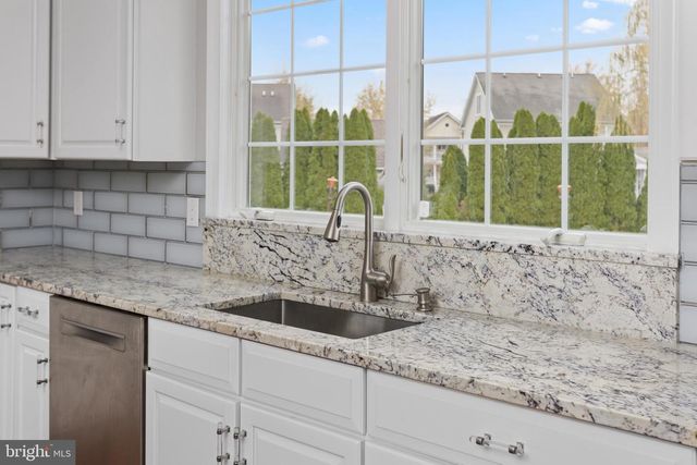 2 THORN LN, Chesterfield, NJ 08515