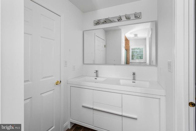 2 THORN LN, Chesterfield, NJ 08515