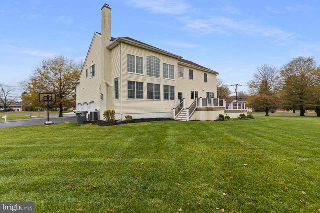 2 THORN LN, Chesterfield, NJ 08515