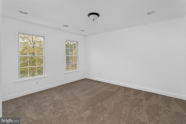 2 THORN LN, Chesterfield, NJ 08515