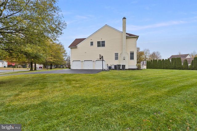2 THORN LN, Chesterfield, NJ 08515