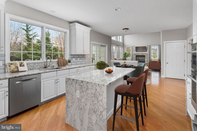 2 THORN LN, Chesterfield, NJ 08515