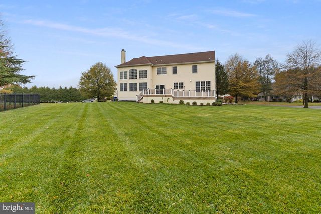 2 THORN LN, Chesterfield, NJ 08515