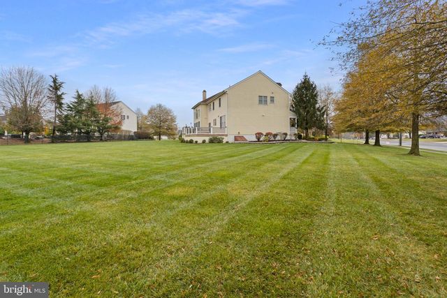 2 THORN LN, Chesterfield, NJ 08515