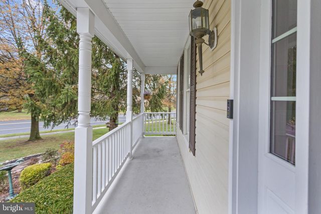 2 THORN LN, Chesterfield, NJ 08515