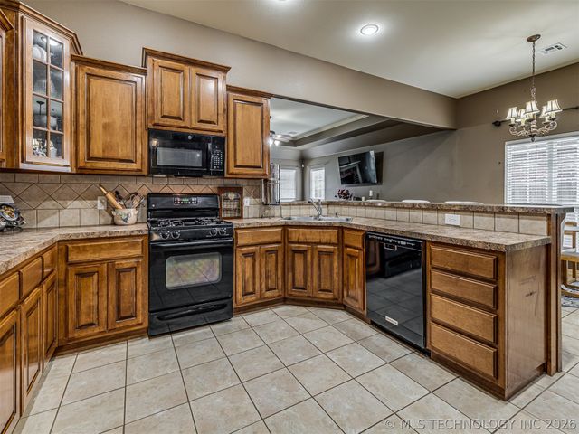 11813 S Tamarack Court, Jenks, OK 74037