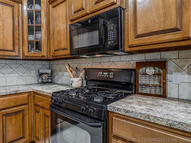 11813 S Tamarack Court, Jenks, OK 74037
