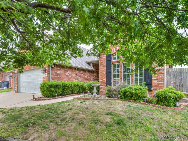 11813 S Tamarack Court, Jenks, OK 74037