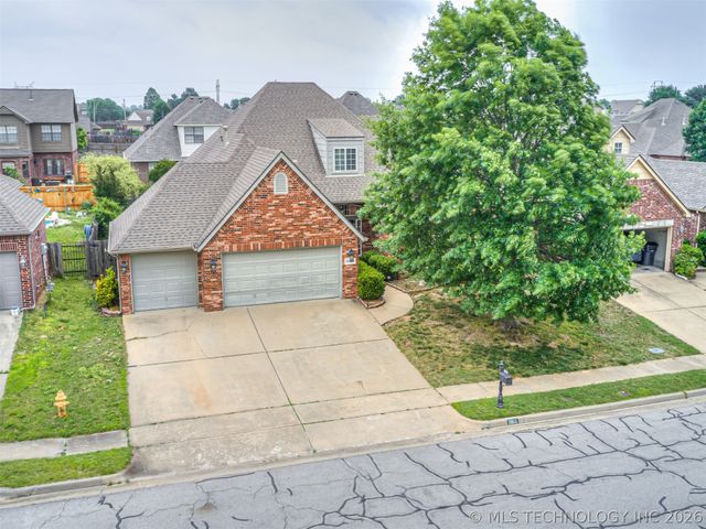 11813 S Tamarack Court, Jenks, OK 74037
