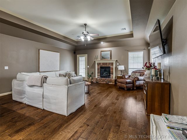 11813 S Tamarack Court, Jenks, OK 74037