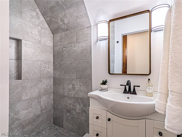 931 Amelia Avenue, Akron, OH 44302