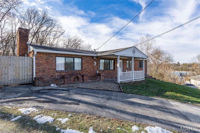 10 Glen Oaks Drive, Fenton, MO 63026