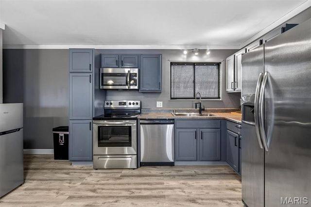 10 Glen Oaks Drive, Fenton, MO 63026