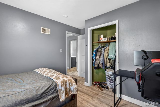 10 Glen Oaks Drive, Fenton, MO 63026