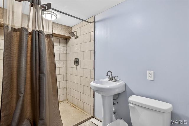 10 Glen Oaks Drive, Fenton, MO 63026