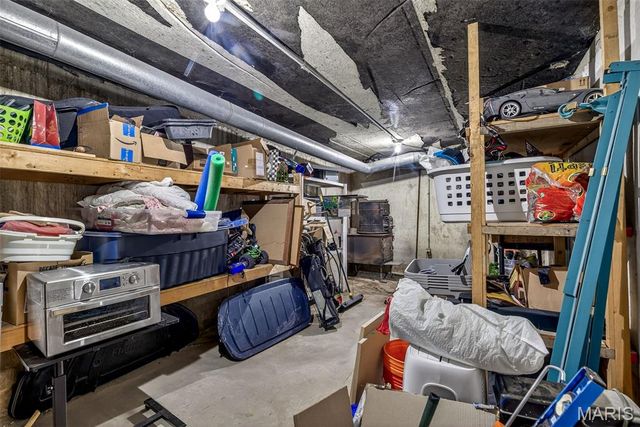 10 Glen Oaks Drive, Fenton, MO 63026