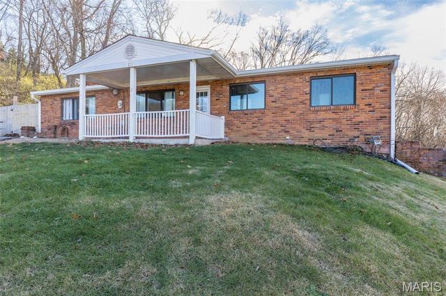 10 Glen Oaks Drive, Fenton, MO 63026