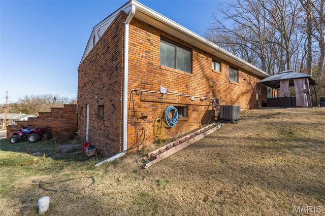 10 Glen Oaks Drive, Fenton, MO 63026