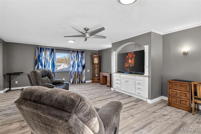 10 Glen Oaks Drive, Fenton, MO 63026