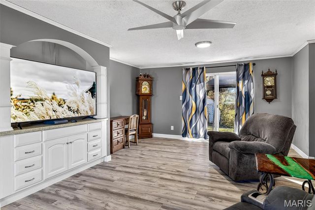 10 Glen Oaks Drive, Fenton, MO 63026