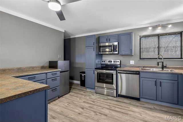 10 Glen Oaks Drive, Fenton, MO 63026