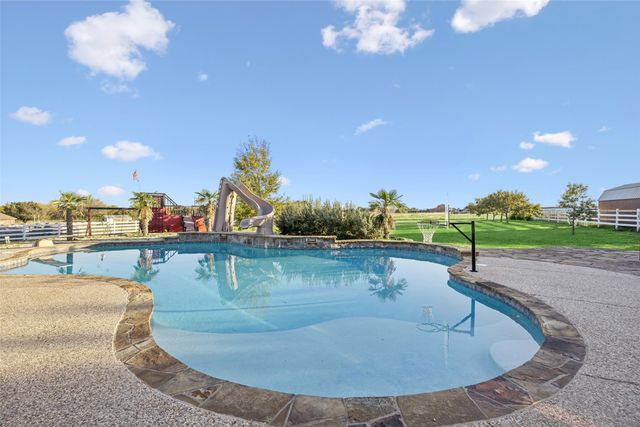 2751 Mitchell Road, Krum, TX 76249