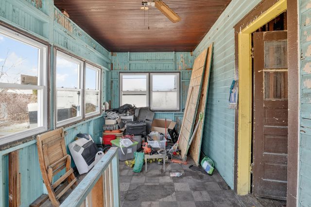 9952 S VINCENNES Avenue, Chicago, IL 60643