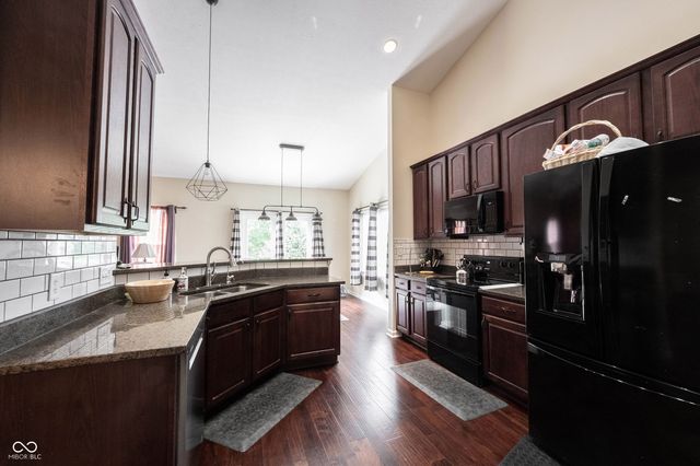 9862 N Port Drive, Mccordsville, IN 46055