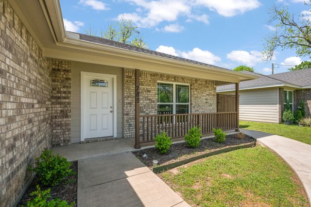 785 Chase Avenue, Cleburne, TX 76031