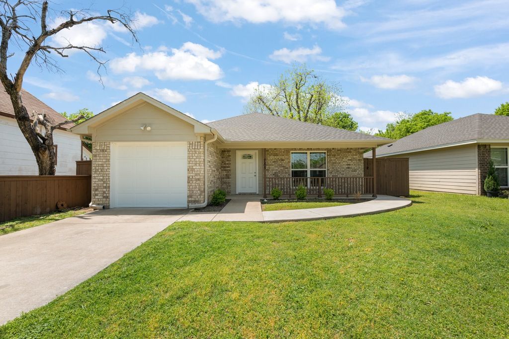 785 Chase Avenue, Cleburne, TX 76031