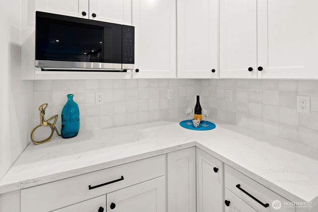 2500 Lorentz Place N, Seattle, WA 98109