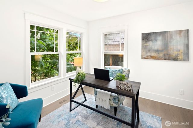 2500 Lorentz Place N, Seattle, WA 98109