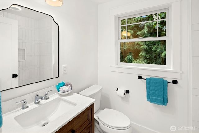 2500 Lorentz Place N, Seattle, WA 98109