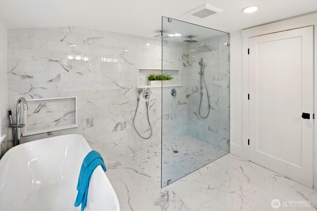 2500 Lorentz Place N, Seattle, WA 98109