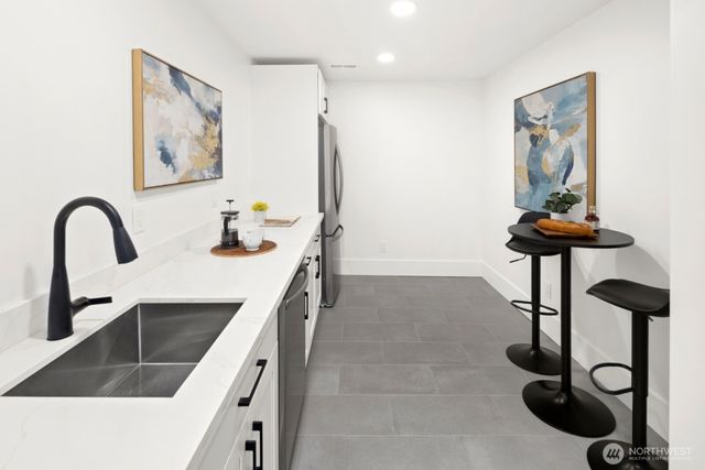 2500 Lorentz Place N, Seattle, WA 98109