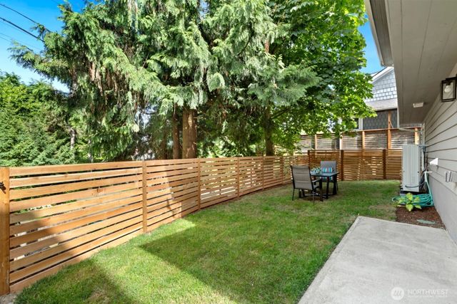 2500 Lorentz Place N, Seattle, WA 98109