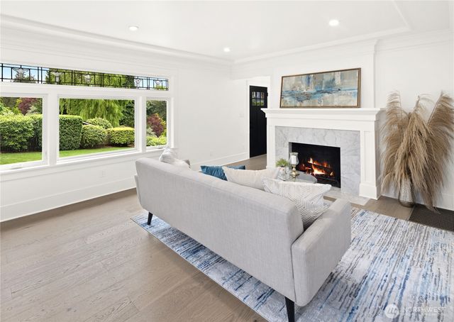 2500 Lorentz Place N, Seattle, WA 98109