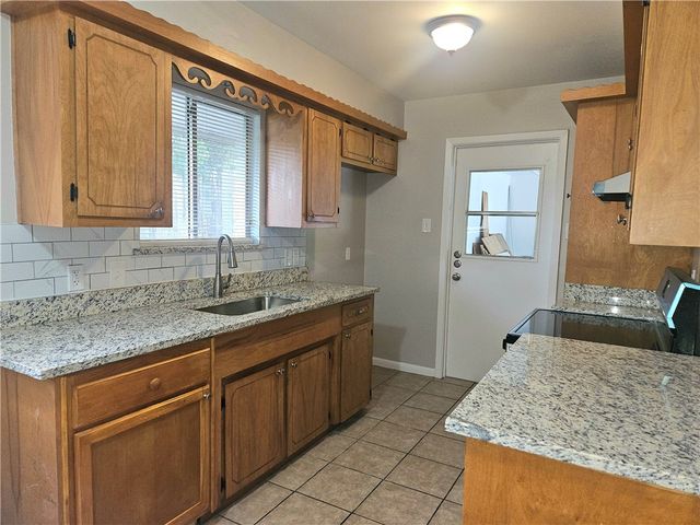 4010 Tripoli Dr, Corpus Christi, TX 78411