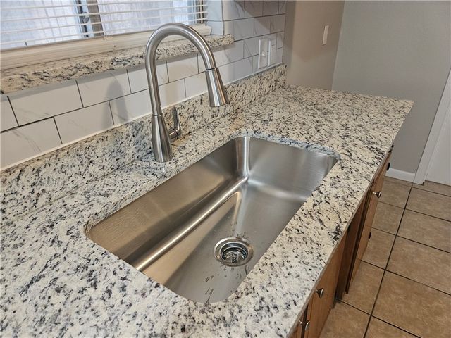 4010 Tripoli Dr, Corpus Christi, TX 78411