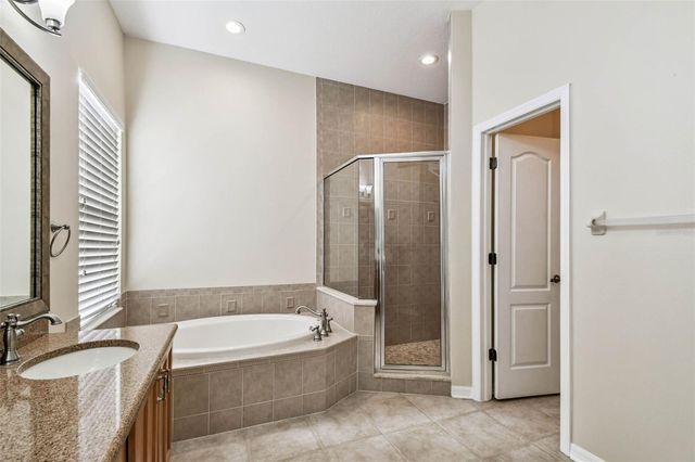 9311 MANGROVE COURT, Tampa, FL 33647