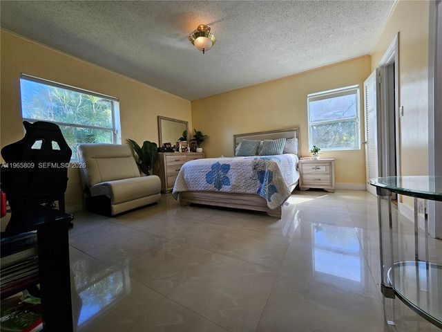 1232 NE 181st St, North Miami Beach, FL 33162