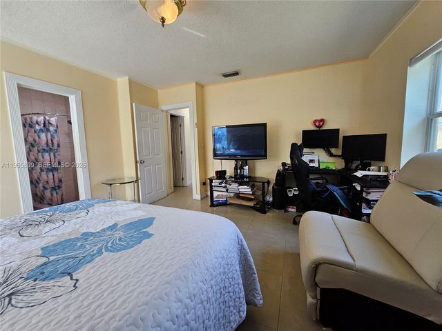 1232 NE 181st St, North Miami Beach, FL 33162