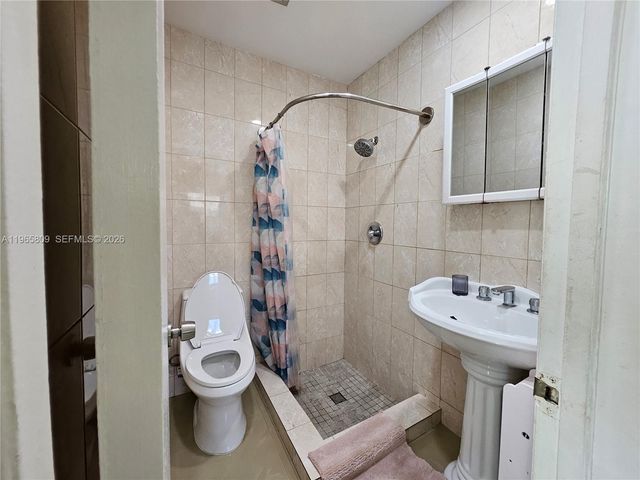 1232 NE 181st St, North Miami Beach, FL 33162